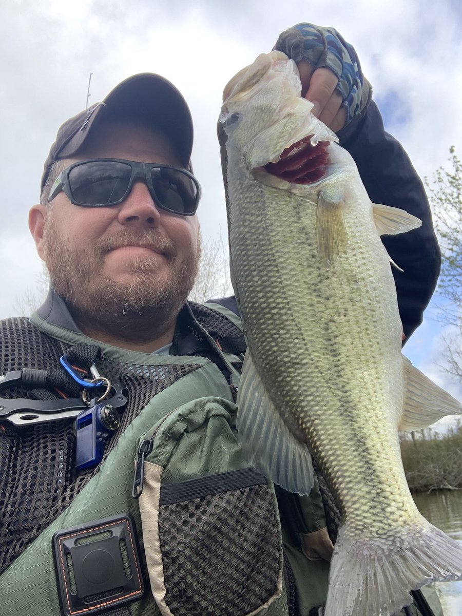 RB_Bassin's tweet image. Blustery day but the @caneyfoutdoors #HobieProAngler360 put me where I needed to put a few on the #ketchboard. #Spring is trying to get here. @Abu_Garcia  paired with @ZOOMBaitCompany was the only thing that got it done today. Can’t wait for the next day! #lizardman #bassfishing
