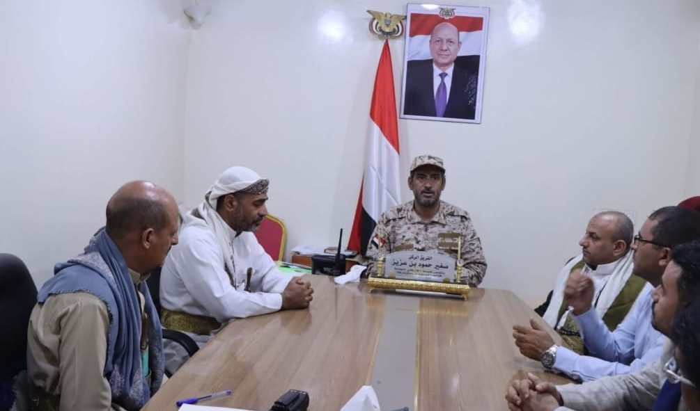 maribpost's tweet photo. أشاد رئيس هيئة الأركان العامةقائد العمليات المشتركة، الفريق الركن صغير بن عزيز، بدور المقاومة الشعبية، في مساندة أبطال الجيش في مختلف الجبها ت جلك خلال  بن عزيز قيادة مجلس مقاومة أمانة العاصمة، لمناقشة دور المقاومة في رفد الجبهات بالرجال، وما تقدمه من دعم لوجستي للمعركة. https://t.co/tC6rVTtfVC
