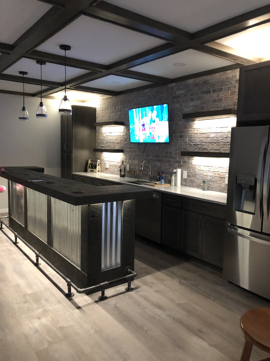GaloMrs's tweet photo. After months of a basement renovation our bar is finally finished! @SamHeughan I think a nice bottle of Sassenach whisky is missing! Wanna help a girl stock those shelves? @SassenachSpirit https://t.co/1AF3hDo7Qr
