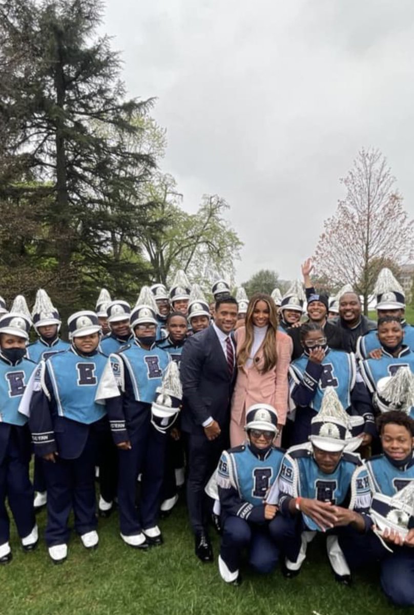 Oh 👋🏽 <a href="/ciara/">Ciara</a> , 👋🏽 @dangerusswilson ..  What a beautiful day for the <a href="/ehs_bwmm/">FRESHMAN 2K18</a> to perform at the @whitehouse on Easter Monday 💙🤍

#DCPS #DC #Ramblers #HighSchool #WhiteHouse #BWMM #ThePrideOfCapitolHill #EasternHS #EasterMonday #Enrollment