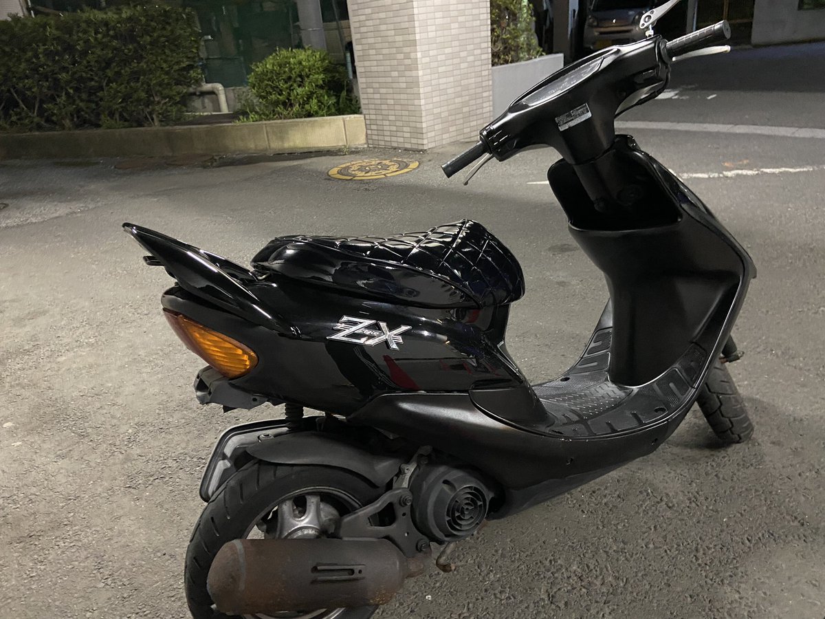 bikecustom6's tweet photo. 埼玉からZX売ります
オールブラック
エンブレムとエナメルシート
とミラー新品
サイドスタンド、はねあげ
不具合なし
書類あり
一括のみ5万円
ご自宅までの配送手配可能。
関東なら直接届けます。
購入希望の方DMお願いします。

#拡散希望　#ZXZRエボZZ #原付　#バイク https://t.co/Ebb8vVtwxr