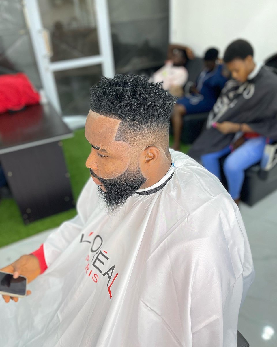 Amanfour_Barber's tweet photo. Every Gentleman deserves a great barber @amanfour_barbers_palace @the_barbersshop @erdy_yung @justice_thebarber #barberwork #barberworld https://t.co/1qGWtAGWmv