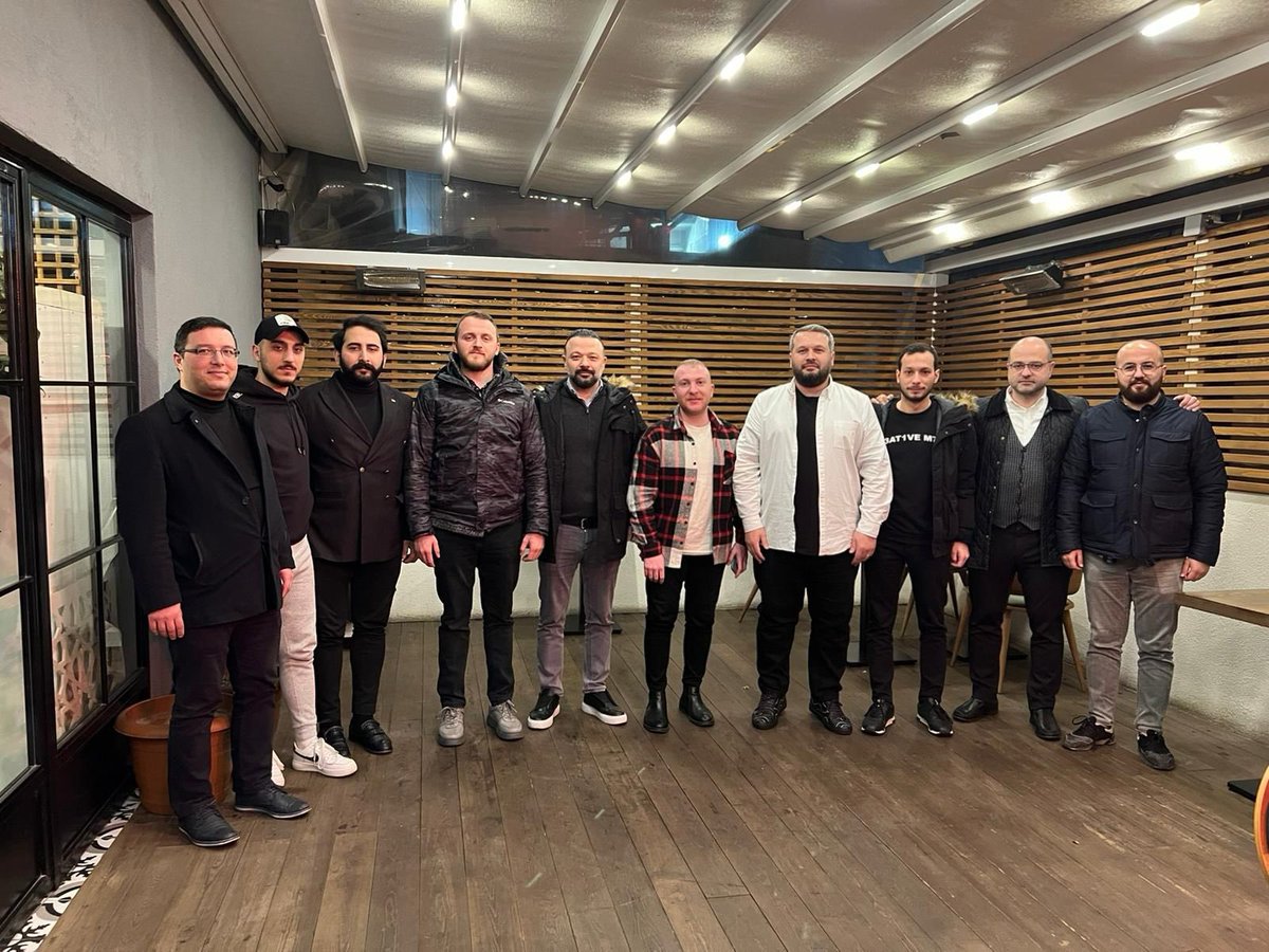 Bugün de sevdası uyutmayanlarla sahur…

Her an bir sokakta karşılaşabiliriz. 🏃🏻‍♂️

<a href="/osmannnurika/">Osman Nuri Kabaktepe</a>