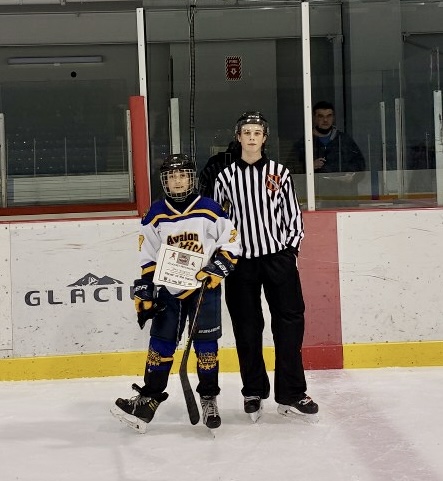 Well that's more like it! Game 2 goes our way with a 6-2 win over St. Pierre. Best part was before the game they were all trying to speak French to them and play rock paper scissors. It's not all about the score! POG goes to Binetti with 2 🚨 and an 🍎