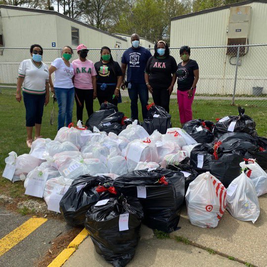 PiRhoOmegaAKA's tweet photo. Last week Pi Rho Omega donated 300 pair of new sneakers to Falling Creek Elementary School. #aka1908 #midatlanticaka #proaka https://t.co/GtOCs6HO8S