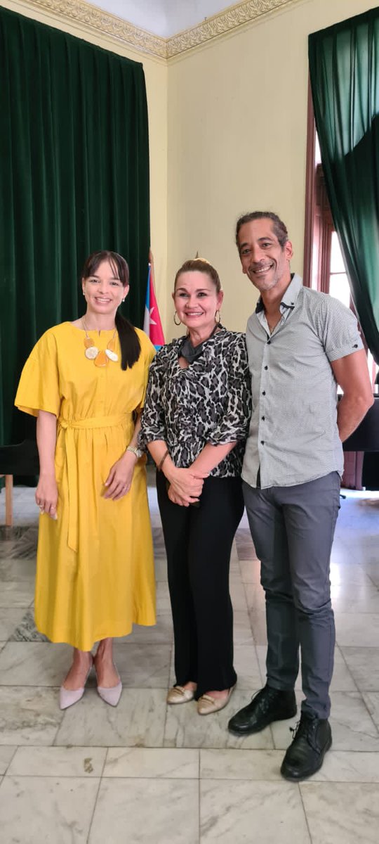 #CubaEsCultura
Emotivo encuentro entre el Teatro Lírico Nacional de Cuba, el Lírico de Holguín y el Ballet Nacional de Cuba. Alianzas artísticas se tejen desde la integración y colaboración de estas agrupaciones emblemáticas.
