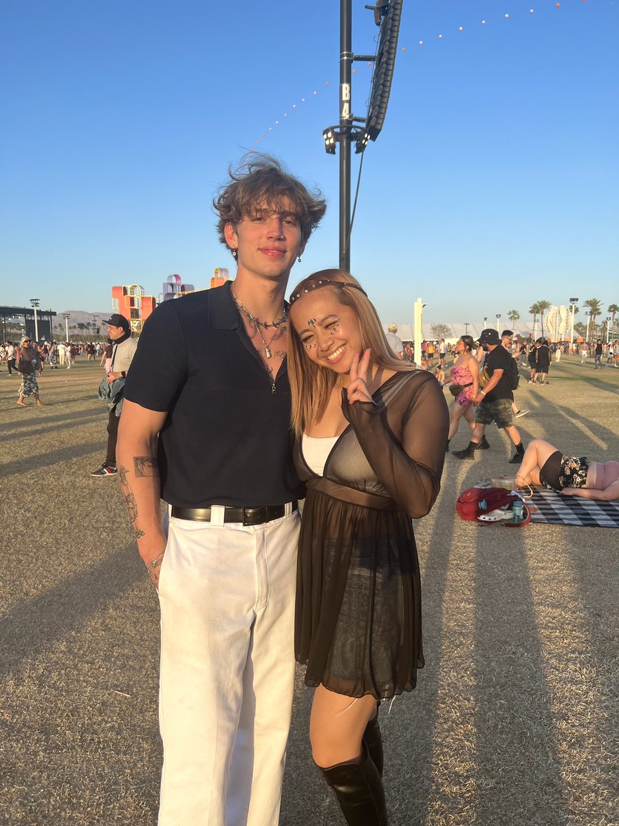 DeziraeJade's tweet photo. boyfriend @vinniehacker https://t.co/iSDslSm1tb