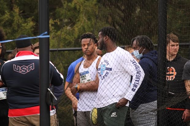 PotomacSeniorTF's tweet photo. Michael Opoku-Arthur JR has qualified for the 2022 VHSL Class 6 Outdoor Track & Field Championships in Shotput and Discus!๐
#ThrowHouse https://t.co/FmisIetFJe
