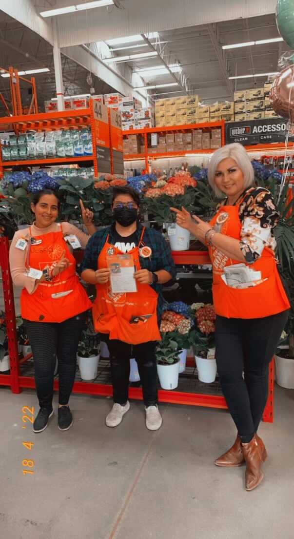 Team #0687 Shouting out Alex SSD associate. Always willing to help any department and Having a positive attitude. Thank you. ⁦<a href="/CesarCerda0687/">Cesar Cerda</a>⁩