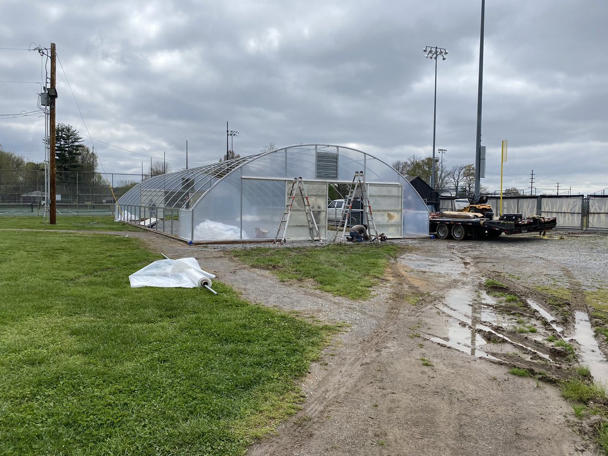 TonyJarvis_MHS's tweet photo. This is HAPPENING!  Murray High has a Greenhouse going up on campus.  Amazing thing to see due to support from @MurraySchools and @MIHSFFA and our growing @NationalFFA program in Murray, KY.  #MurraySchools https://t.co/YiigbWc7nJ