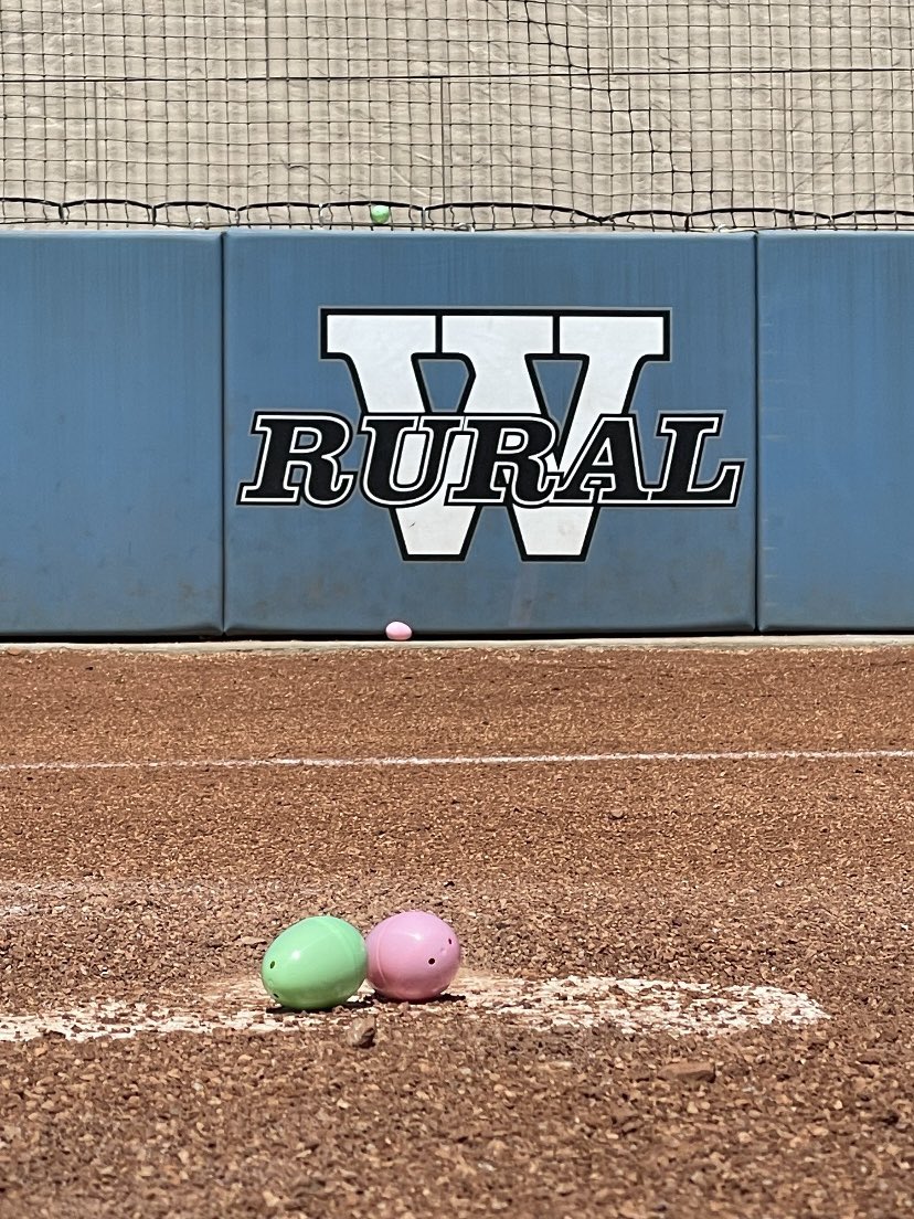 Happy Monday!! We started off practice today with an easter egg hunt! Here are some photos from the day. #ruralsoftball