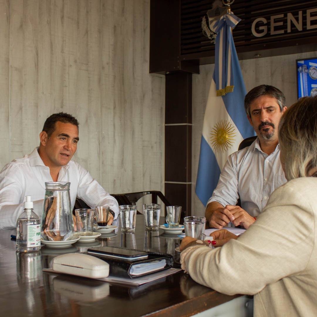 patriciohogan's tweet photo. A través del #CENCAPOR, se brindarán cursos de capacitación para escuelas agrarias del municipio y el ISFT N°194 de #Miramar. Presentamos la lista de cursos y charlamos sobre la puesta operativa del convenio. Seguimos trabajando entre todos para tener más y mejor #educación. https://t.co/8IMELklMxo
