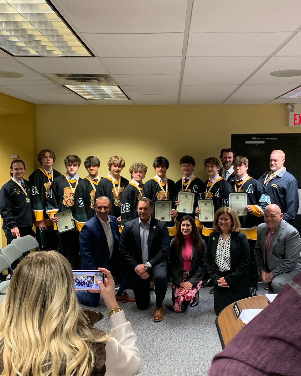 CViewIceHockey's tweet image. THANK YOU Mayor Manzo and the Harrison Township Committee for recognizing the team tonight. #TheProperTwelve 
@ViewVarsity 
@viewathletics