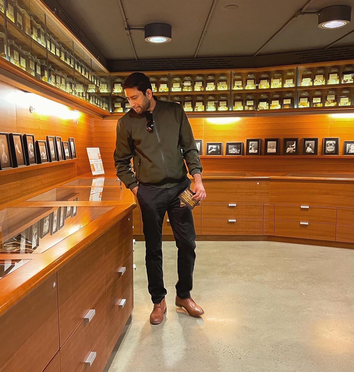 𝙳𝚛. 𝙷𝚊𝚛𝚟𝚎𝚢 𝙲𝚞𝚜𝚑𝚒𝚗𝚐 𝚑𝚊𝚍 𝚚𝚞𝚒𝚝𝚎 𝚊 𝚌𝚘𝚕𝚕𝚎𝚌𝚝𝚒𝚘𝚗 🧠 #thecushingcenteryale