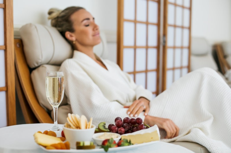 ***The Sunshine Coast Issue*** What could be more perfect than a pre-wedding soiree in the glorious Sunshine Coast town of Noosa?! The wonderful team at Visit Noosa has put together a Noosa-bound hens and bucks weekend itinerary that will have you booki... polkadb.com/3jOtm3B