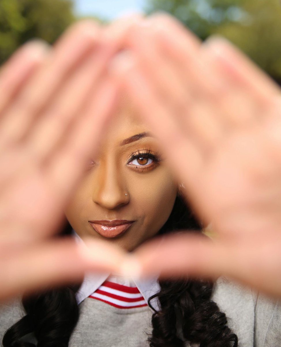 Δivastating, Determined &amp; Degreed 👩🏾‍🎓 

Shot by: <a href="/DJVSLS/">Vontae J.</a> 🥶