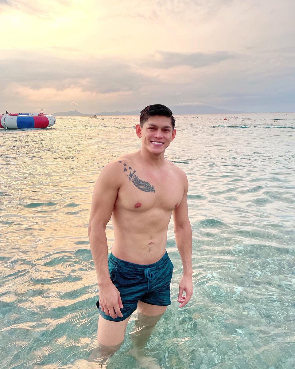 Kung bibigyan kita ng pagkakataon halikan ang isa sa Parte ng katawan ko ano un at bakit.? Lolz 
pinaka magandang sagot tara subukan natin 🤣🙊