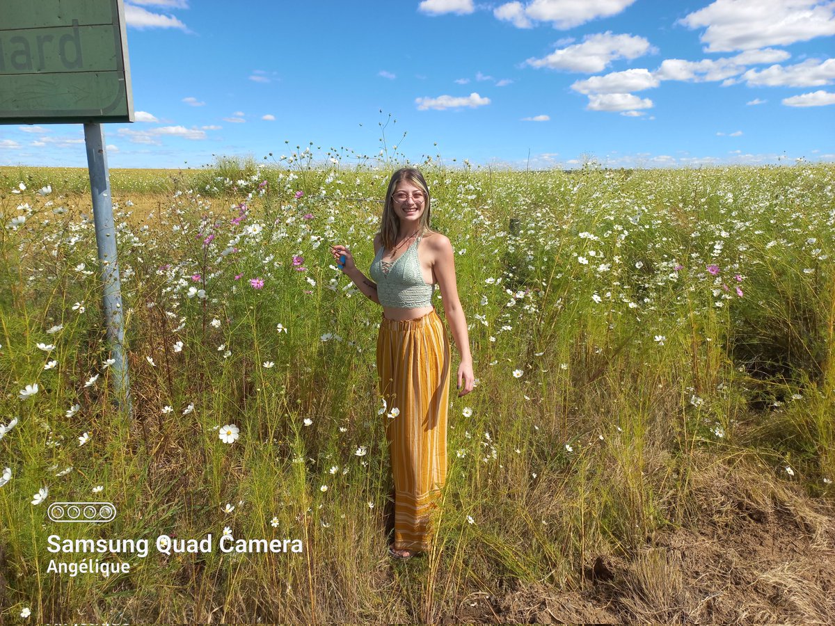 What a weekend!! This is a little sneak peak of my adventure I went on this weekend! I hope you all had a great Easter weekend full of fun and choas..
#EasterWeekend #adventure #flower #420friendly #campingworldholiday #HIPPY #trancefestival