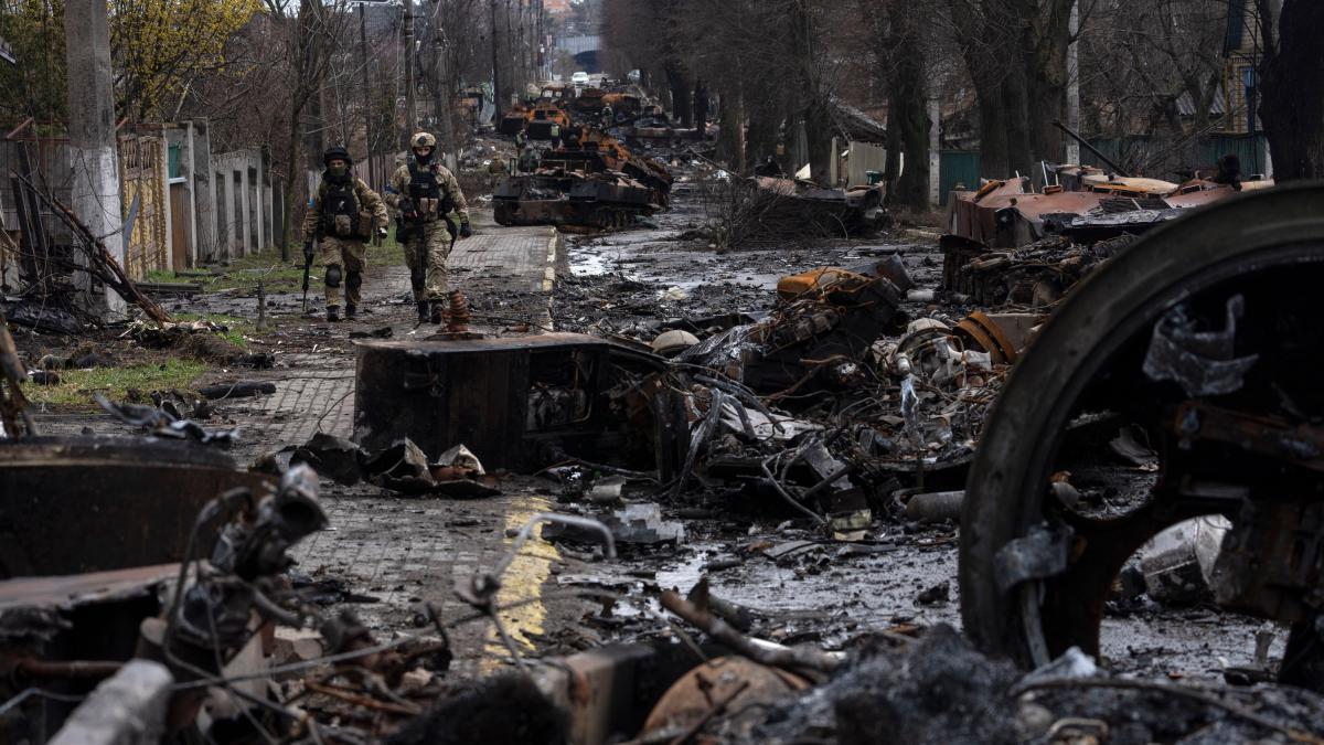 welt's tweet photo. Putin ehrt Brigade nach Massaker in Butscha https://t.co/XCvj3a4Oax https://t.co/1dt318miip