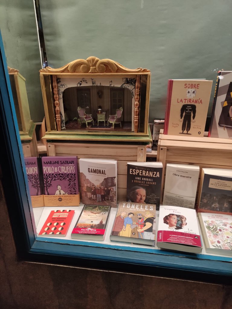 Ahora que se acerca el 23 de abril día del Libro nos informan que #elcómicdegamonal sigue estando presente entre librerías y distribuidoras de diversas ciudades.