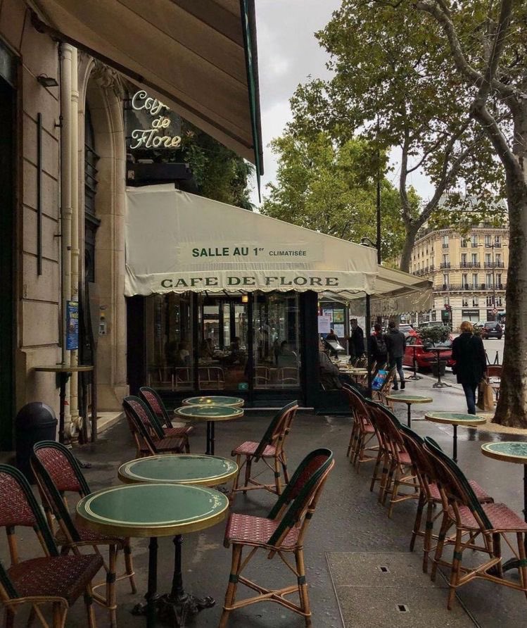 malusokay's tweet image. - cloudy days in Paris 💭✨