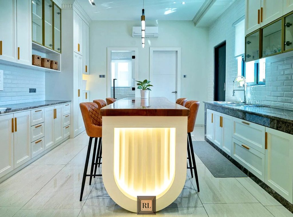 RedLandDesign's tweet image. Ivory white applied on this newly installed dry kitchen cabinet. The hue has been known to evoke feeling of calmness. We enhanced the interior with uniquely designed counter half oval shape side leg and special selected rain tree wood top. #malaysiainteriordesign
#redlanddesign