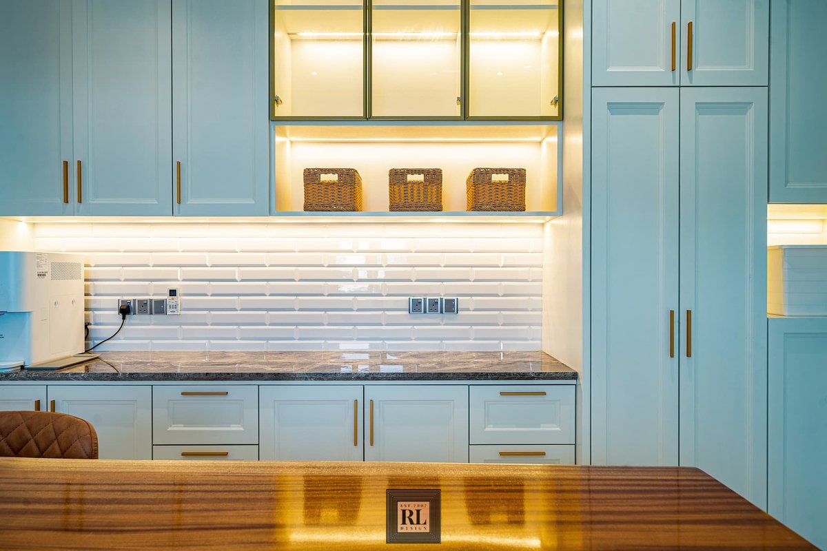RedLandDesign's tweet image. Ivory white applied on this newly installed dry kitchen cabinet. The hue has been known to evoke feeling of calmness. We enhanced the interior with uniquely designed counter half oval shape side leg and special selected rain tree wood top. #malaysiainteriordesign
#redlanddesign