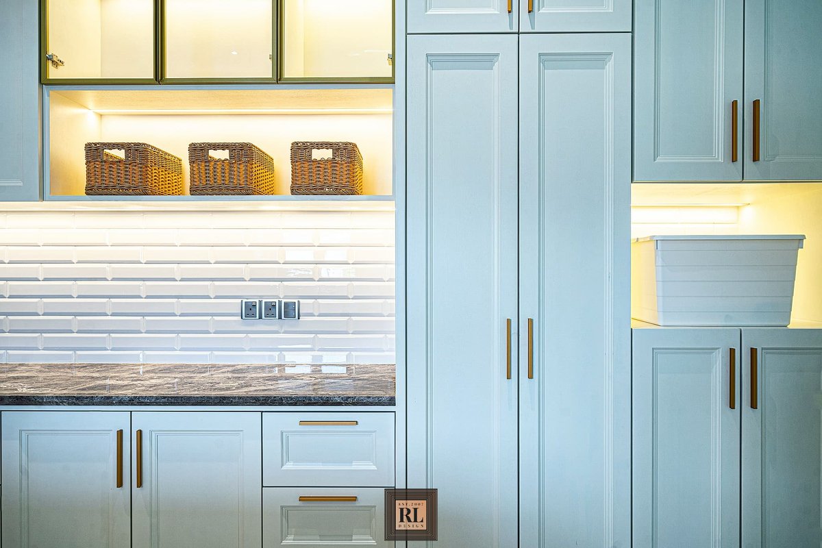 RedLandDesign's tweet image. Ivory white applied on this newly installed dry kitchen cabinet. The hue has been known to evoke feeling of calmness. We enhanced the interior with uniquely designed counter half oval shape side leg and special selected rain tree wood top. #malaysiainteriordesign
#redlanddesign