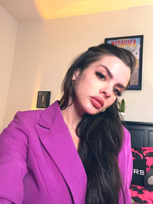 Pic of someone not at Coachella https://t.co/TZymRIfQap