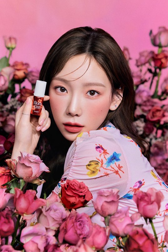 picsofkty's tweet image. taeyeon for benefit 🌸