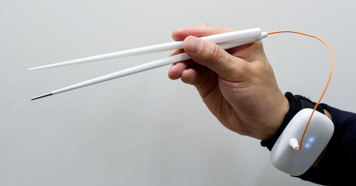 Reuters's tweet image. Japan researchers develop electric chopsticks to enhance salty taste reut.rs/3jQLAld