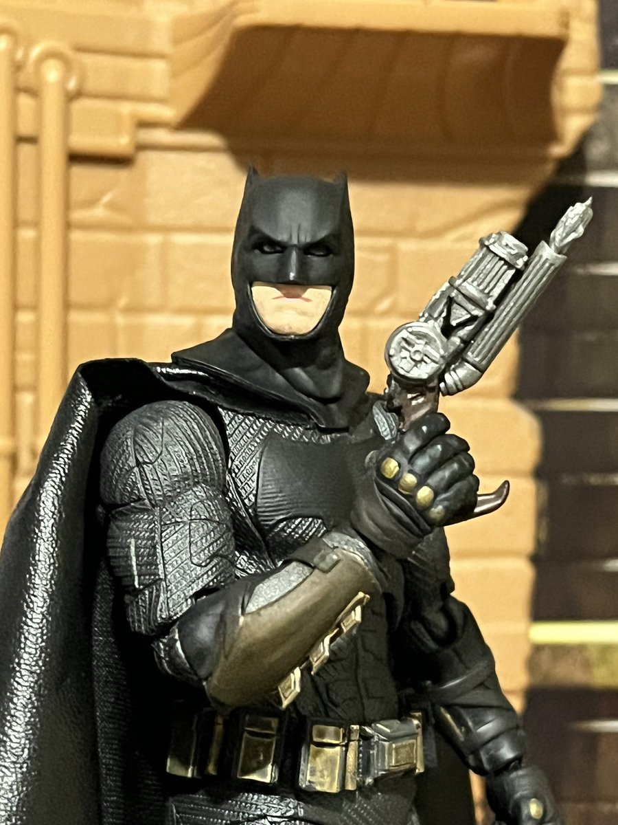 Nightwing_six's tweet photo. Más fotos del Batman basado en la #ZackSnydersJusticeLeague y #JusticeLeague de la marca #Mafex Medicom Toys… recalcó una CHULADA de figura. #toyphotography #dccomics #dccollection #dcdirect https://t.co/KcEPvMEkln