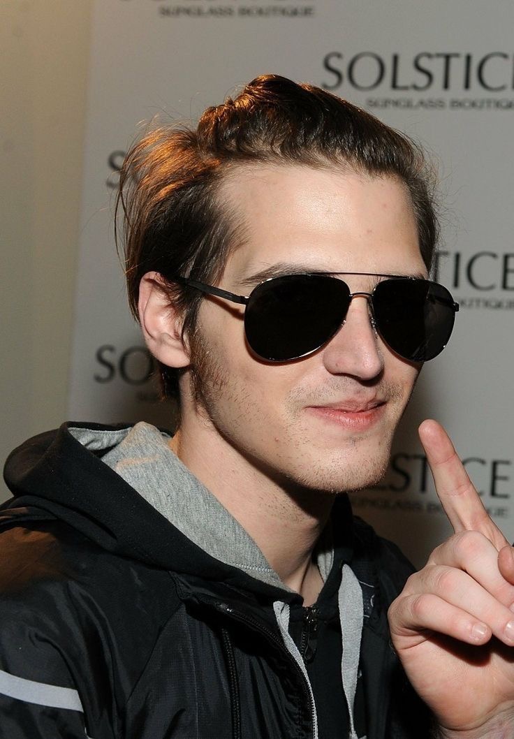 hourly mikey way 🖤 (@mikeywayoclock) on Twitter photo 