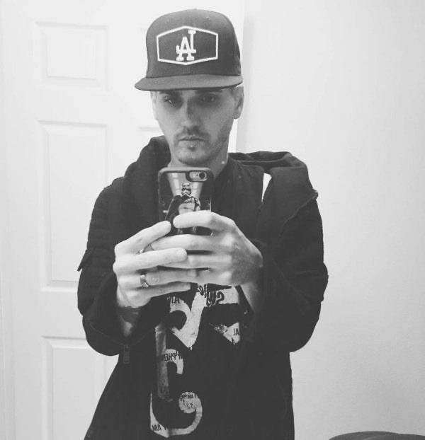 hourly mikey way 🖤 (@mikeywayoclock) on Twitter photo 