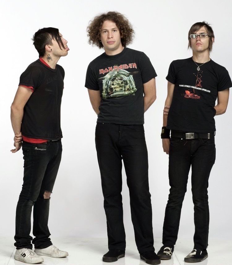 hourly mikey way 🖤 (@mikeywayoclock) on Twitter photo 