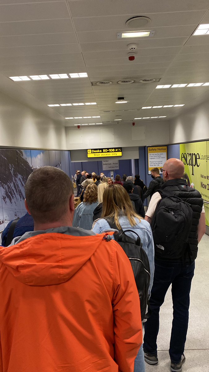 richysmith100's tweet photo. Manchester Airport. The queue to get into the queue to get into the queue for Airport Security https://t.co/lGbnr9Xc7S