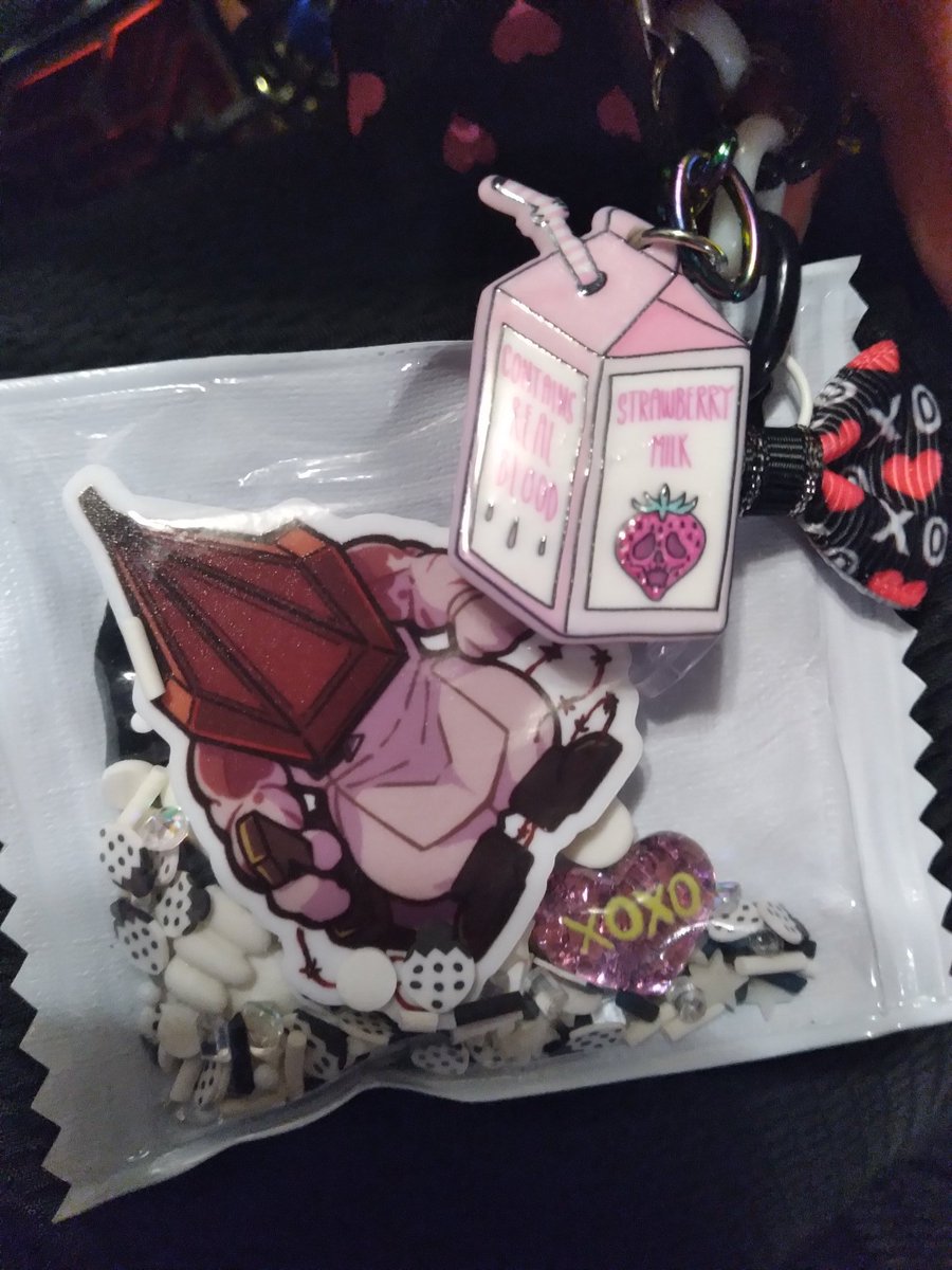 DaToastface's tweet photo. hey guys sooo sorry if I have been posting any artwork of phxgf been busy with college and other stuff hope this summer I will get too it and also @neowoero thank you 
they finally arrived and they are sooo adorable ❤️🥰 https://t.co/B1JwhHBihE