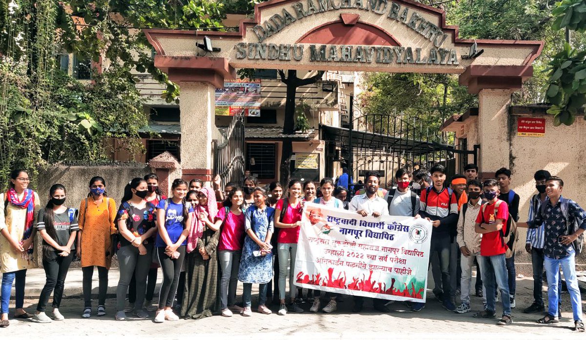 balushamane1's tweet image. आपण राज्याचे उच्च व तंत्र शिक्षणमंत्री आहात का युवा सेनेचे प्रसार प्रचार प्रमुख ? बाकी विद्यार्थी दिसलेच नाही?फक्त्त मतदानपुरतेच❓️
#NoOnlineExamNoVote विद्यार्थ्यामध्ये भेदभाव?
#RightToEquality
#OnlineExamForSummerSemester
@prajaktdada @AjitPawarSpeaks @NSUIMumbai @anubha1812