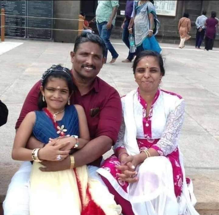RajeswariAiyer's tweet photo. He is Sreenivasan,A devout Hindu &amp; RSS leader. 

What does he do? 
He is a middle class man who had a dream of making her daughter a Doctor 

He used to teach poor kids daily in evenings for free. 

He ran a volunteer catering group which was feeding poor people for free. https://t.co/nwyHxvU4b8