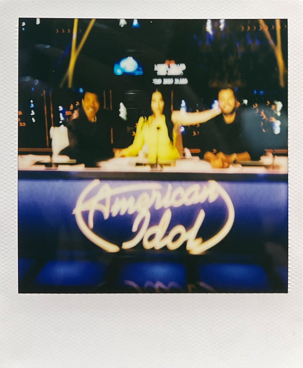 katyperry's tweet image. west coast watch ur #americanidol top 20 turn into a top 14 omg 🫠