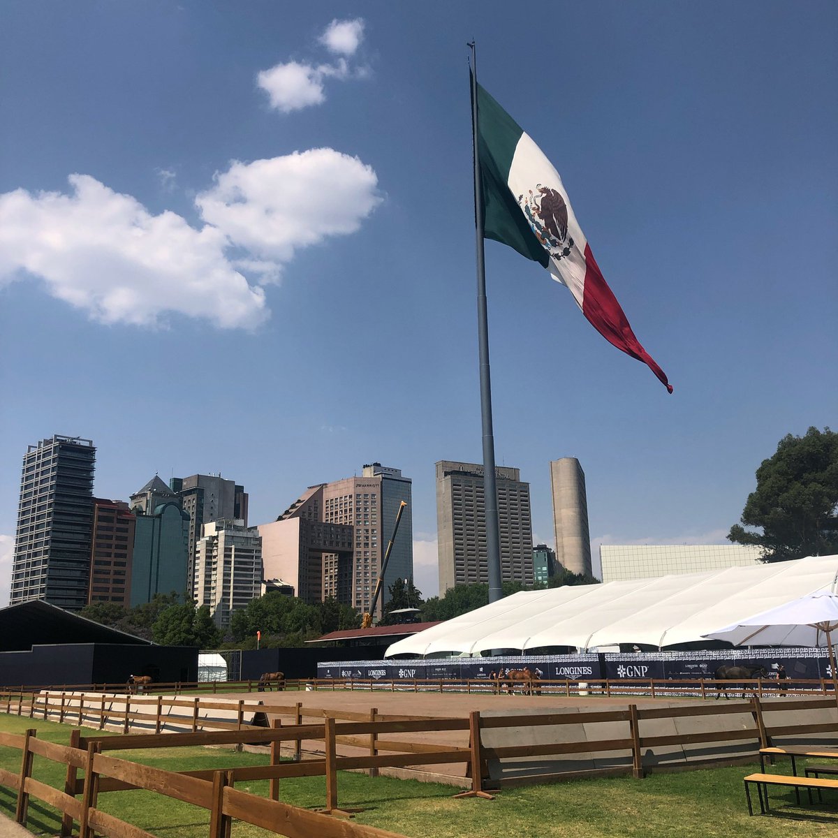 IvanLabarta's tweet image. Vuelta a Ciudad de México, dos semanas por delante con @oxersport #GlobalChampionsTour