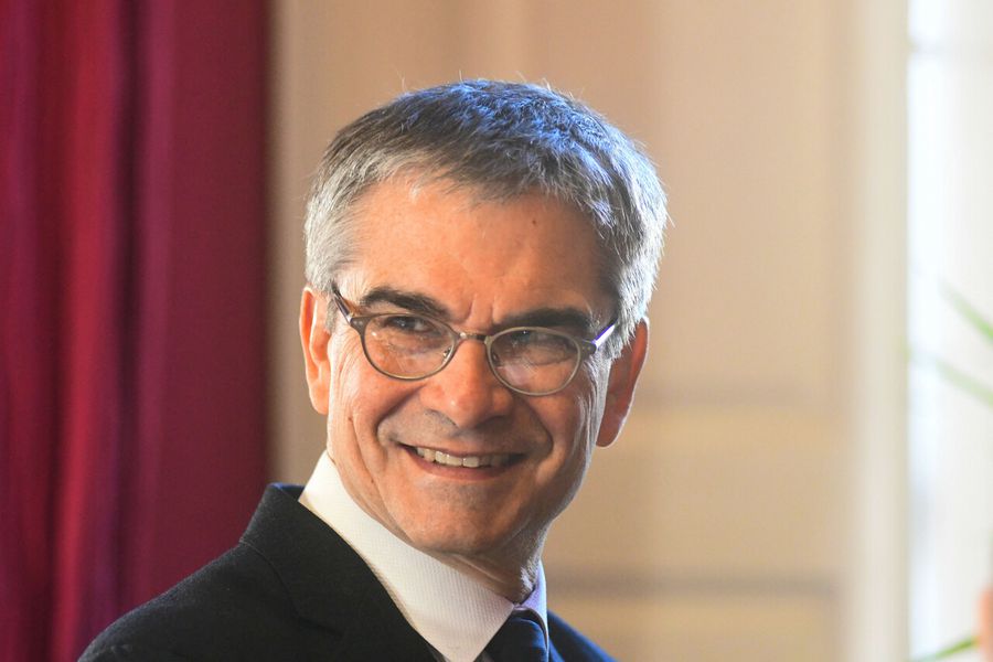 memogho2015's tweet photo. ULTIMO MINUTO
Periodistas locales de v region señalan que...
Mario Marcel sale sonriendo del congreso, por haber rechazado ambos proyectos... todo estaba PLANIFICADO
#QuintoRetiroOALaCalle https://t.co/i6muhI6oKv