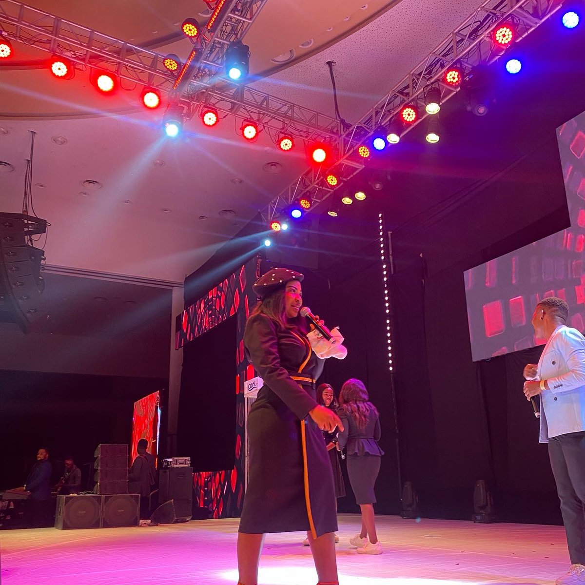 Wazobia_FM's tweet image. For @praisejamafrica you no fit close eye 1 second like dis because na back to back ogbonge praise dey happen 
.
PRAISE JAM 2022 - The Resurrection
.
#praisejam2022 #theresurrection