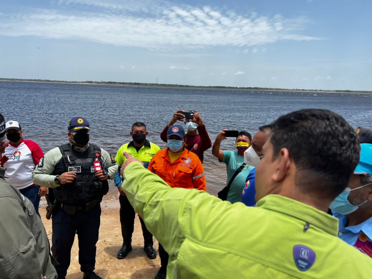 OviedoPSUV's tweet photo. Hoy con todos los organismos de seguridad estamos afinando detalles para que este próximo 24 de abril, disfrutemos en familia de la competencia y todas las sorpresas que tendremos en el Malecón de San Félix. ¡Te esperamos!

#BalanceSemanaSanta2022
#VamosCiudadGuayana https://t.co/kst2nE9g97