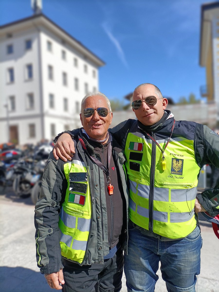 John e Poncerello! A Cles servizio <a href="/Tourof_TheAlps/">Tour of The Alps</a> #motostaffetta  #occhio <a href="/ValdiNon/">Val di Non</a>