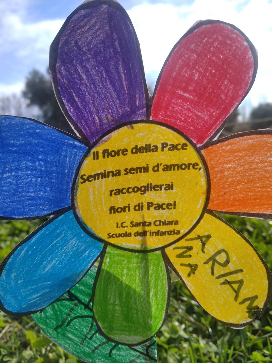 GiovannaPutign2's tweet photo. I. C. Santa chiara di Brindisi. I bambini della scuola dell'infanzia 3° A Bosco hanno piantato semi d'amore per raccogliere fiori di pace! https://t.co/2OMgdb37wO