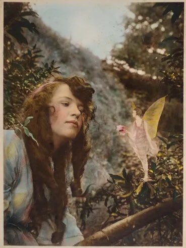 frome_maude's tweet photo. In 1917 two cousins apparently took photos of fairies at the bottom of their garden in Cottingley. So began one of the greatest hoaxes of the C20th. The photos of paper shapes fooled many, including Sir Arthur Conan Doyle, &amp; were only fully outed in the 1980s. #FairytaleTuesday https://t.co/BqDWfFQwbr