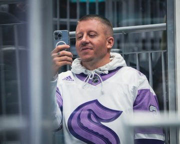 macklemore takes a photo of his daughter riding the zamboni during the second intermission