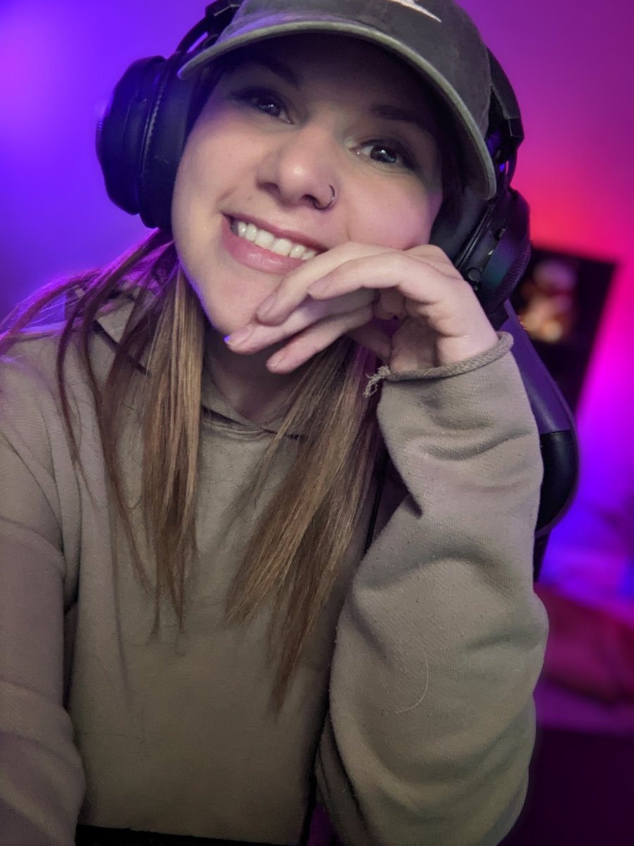 chaoticrobs's tweet photo. WE'RE LIVE. Come hang out for moreeee of the worst Zelda ever made https://t.co/or1hEbCBNo https://t.co/ZHAnVWcz78