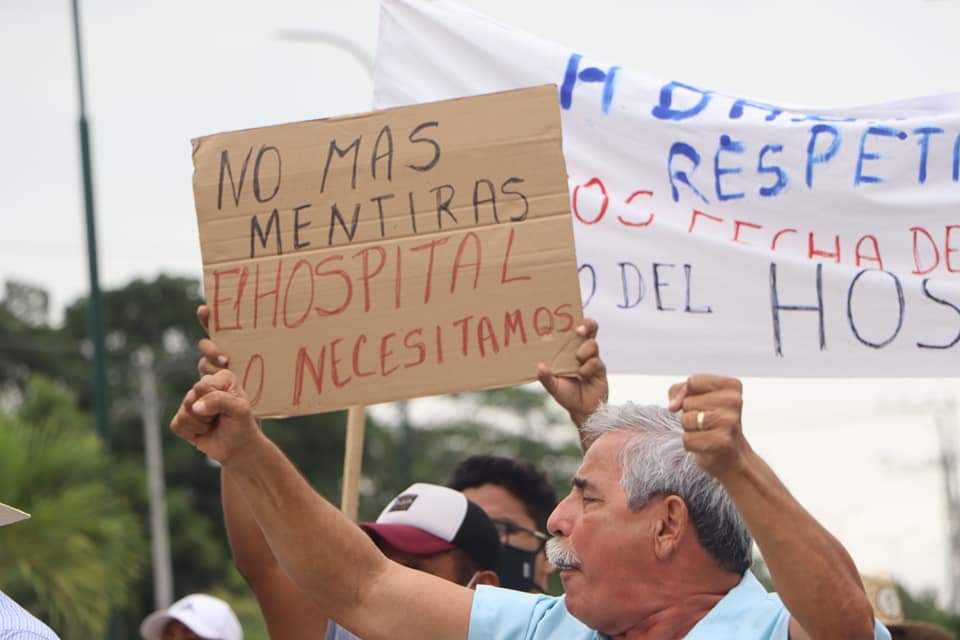 El reflejo del olvido y de la traición hacia #Manabí. Tres hospitales aún a la espera y otro que fue entregado a medias. Años tras años las atenciones en áreas improvisadas y no óptimas.
.
Foto: <a href="/IngridZambranoZ/">Ingrid Zambrano - ALCALDESA DE SUCRE</a>